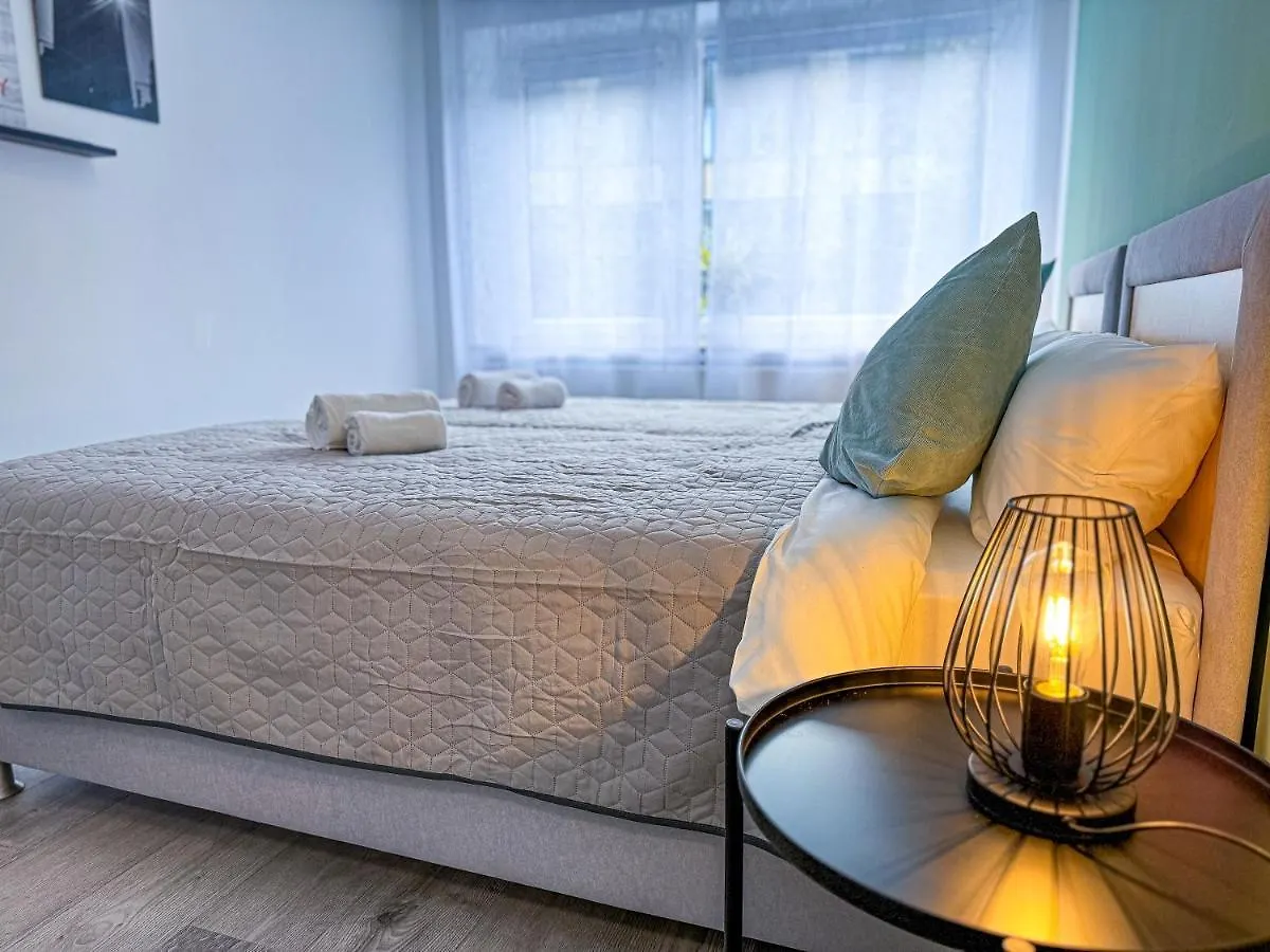 Immostay #6 - Ferienhaus 4 Zimmer Fuer 8 Personen, Wifi & Zentrum BRE Duitsland