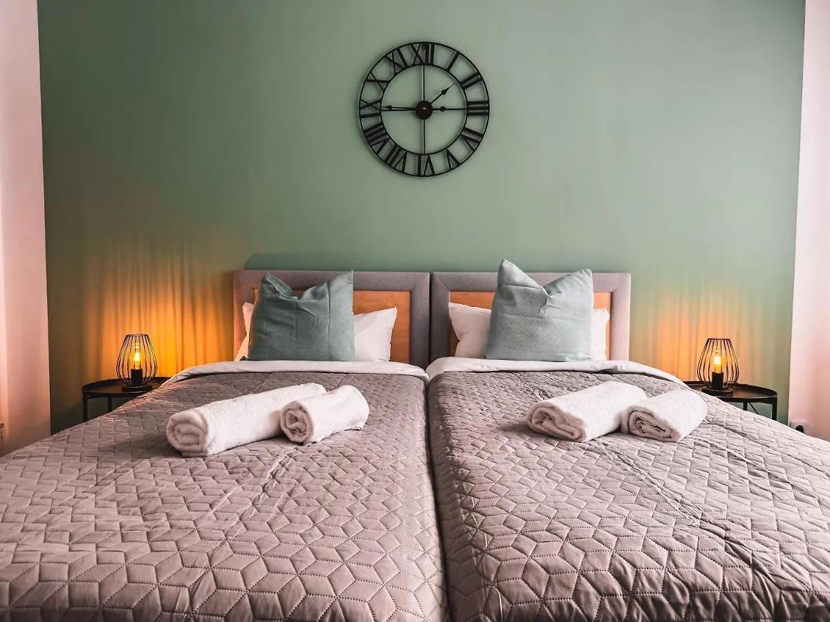 Immostay #6 - Ferienhaus 4 Zimmer Fuer 8 Personen, Wifi & Zentrum BRE