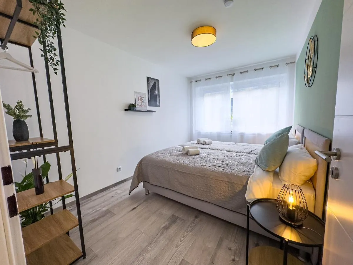 Immostay #6 - Ferienhaus 4 Zimmer Fuer 8 Personen, Wifi & Zentrum BRE Appartement