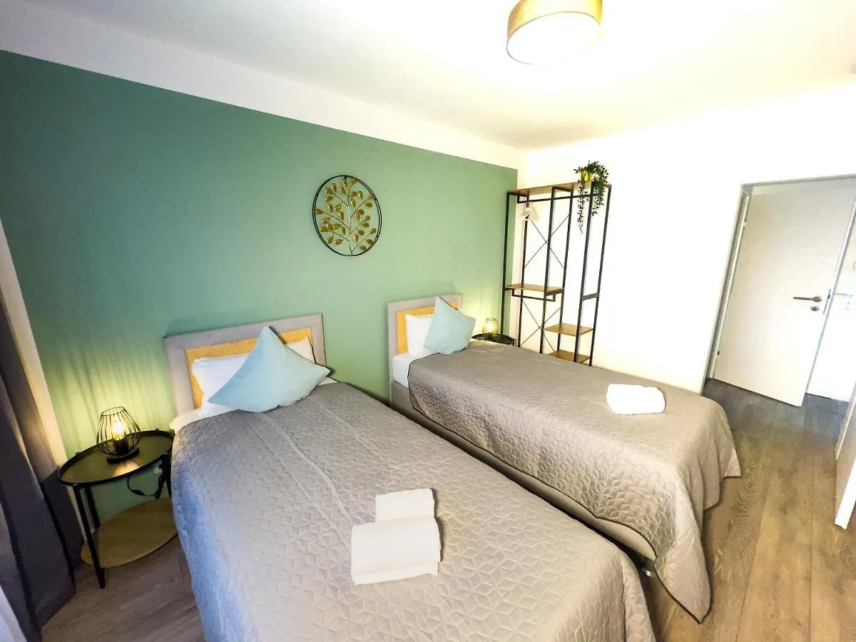 Immostay #6 - Ferienhaus 4 Zimmer Fuer 8 Personen, Wifi & Zentrum BRE