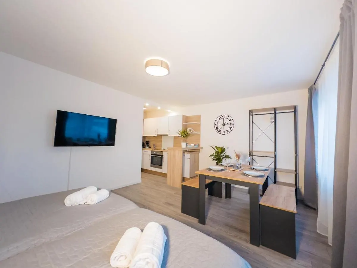 Immostay #6 - Ferienhaus 4 Zimmer Fuer 8 Personen, Wifi & Zentrum BRE