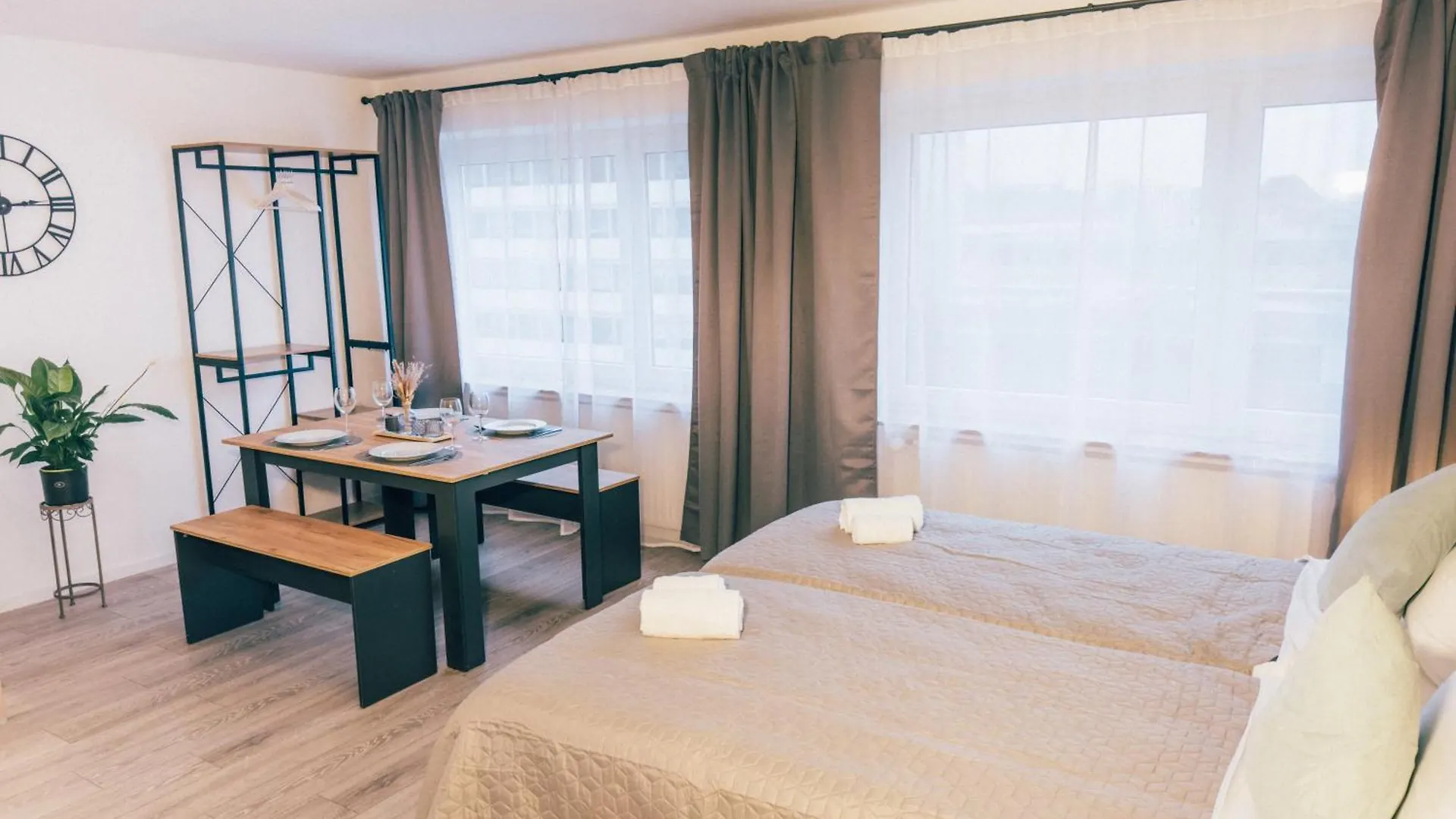 Immostay #6 - Ferienhaus 4 Zimmer Fuer 8 Personen, Wifi & Zentrum BRE