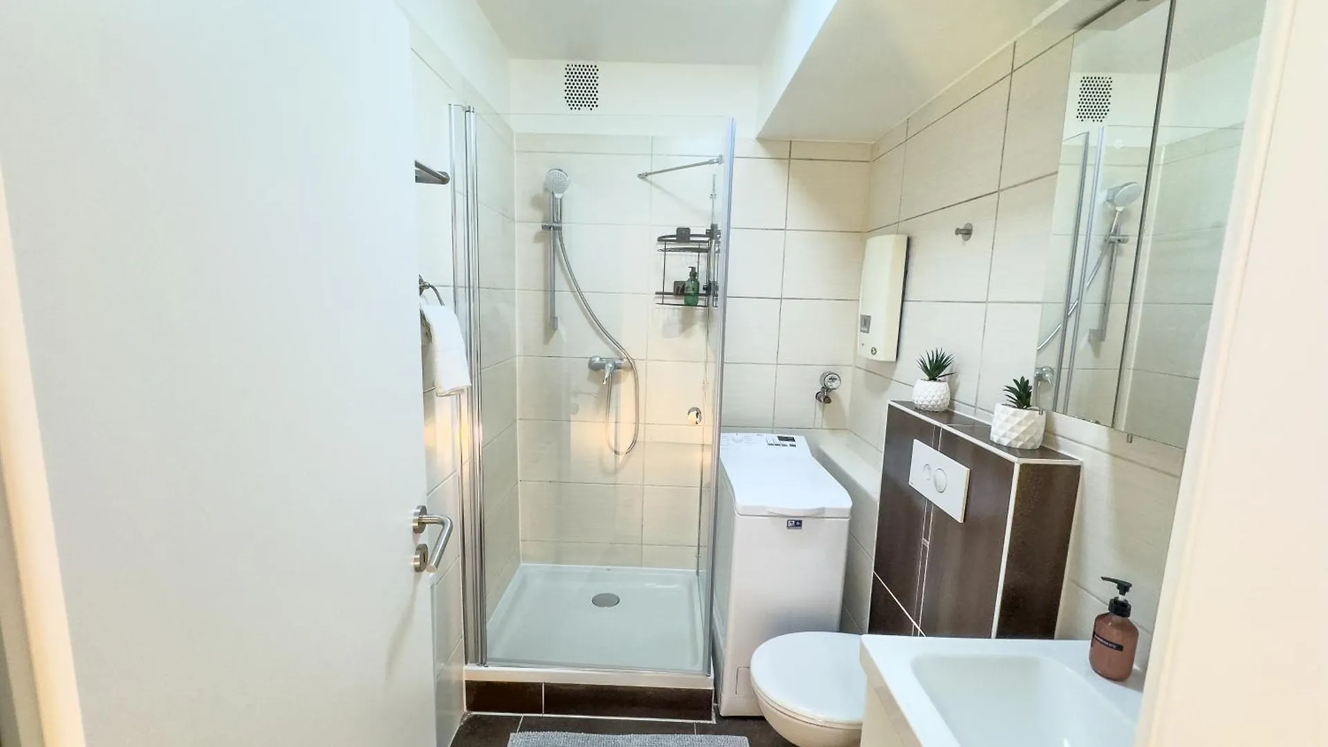 Immostay #6 - Ferienhaus 4 Zimmer Fuer 8 Personen, Wifi & Zentrum BRE