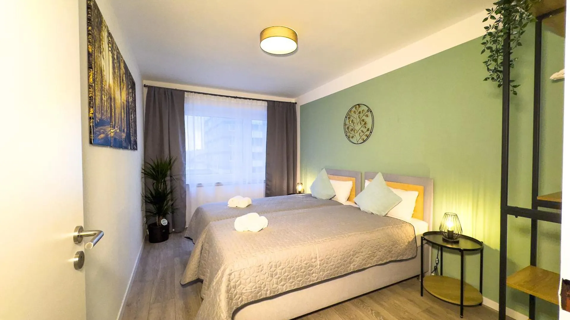 Immostay #6 - Ferienhaus 4 Zimmer Fuer 8 Personen, Wifi & Zentrum BRE Appartement
